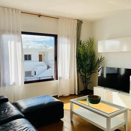 Con Amplia Terraza En La Playa Puerto del Carmen (Lanzarote)