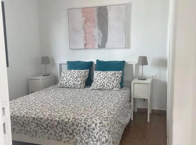 Con Amplia Terraza En La Playa Daire *