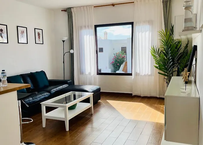 Con Amplia Terraza En La Playa Daire *