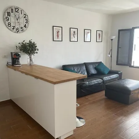 Con Amplia Terraza En La Playa Apartment