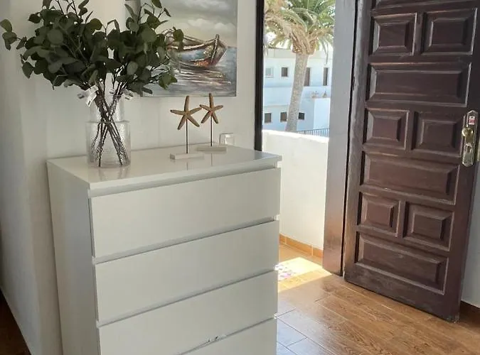 Con Amplia Terraza En La Playa