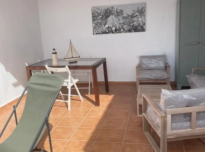 Con Amplia Terraza En La Playa *