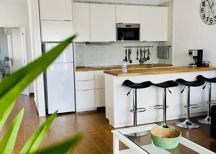 Con Amplia Terraza En La Playa *