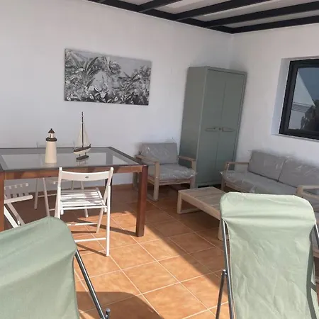 Apartman Con Amplia Terraza En La Playa *