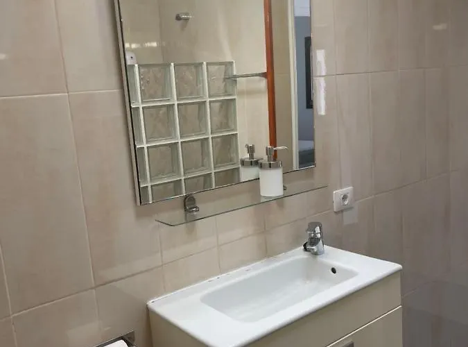 Con Amplia Terraza En La Playa Apartman *